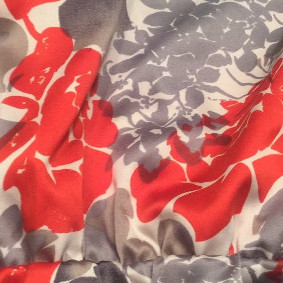 The Limited Ladies sleeveless 👚 - Picture 7 of 8